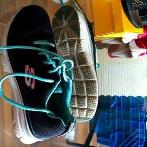 Sketchers lite weight memory foam size 8.5